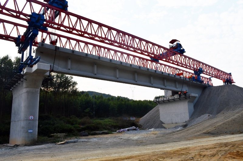 柳梧铁路2标首榀预制t梁架设完成|铁路_新浪财经_新浪网
