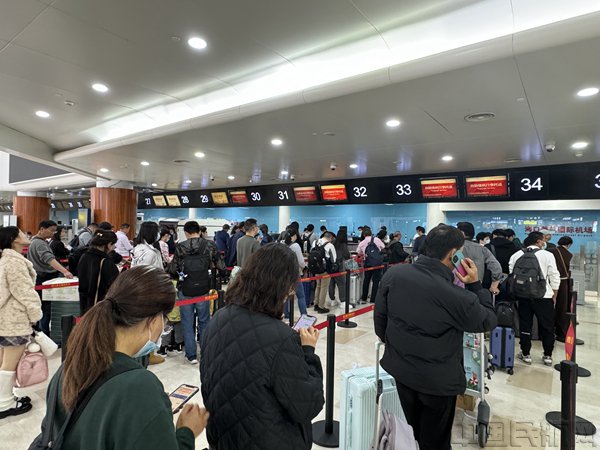 美兰机场候机楼值机现场(美兰机场供图)