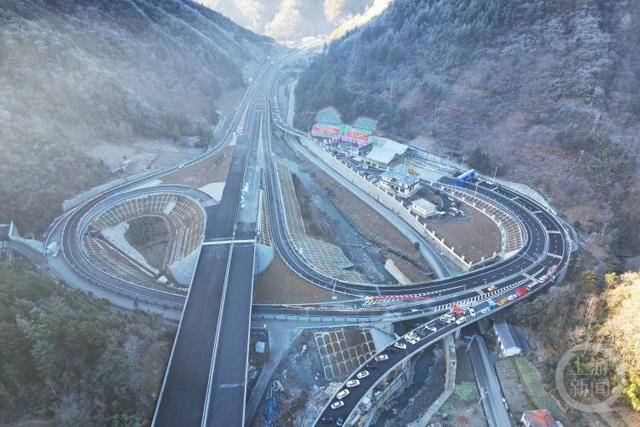 g69银百高速的重要段落,属于重庆"四环二十二射六十联线"高速公路规划