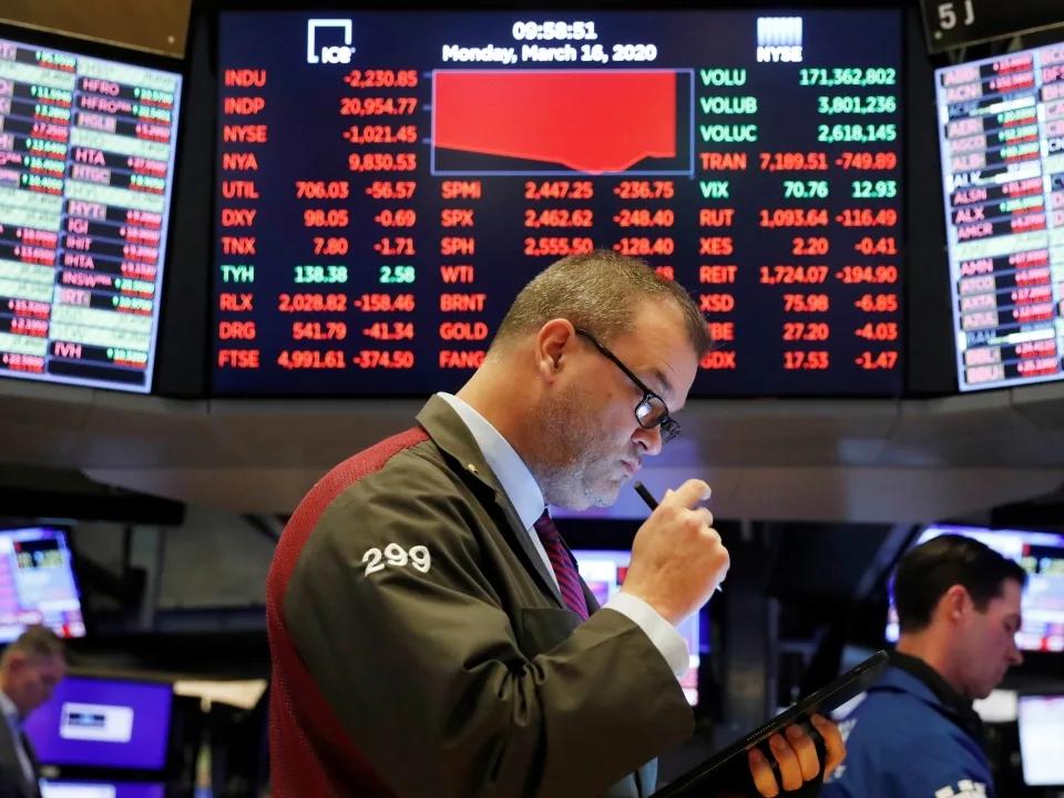 经济红灯闪烁美国债首次突破34万亿美元股债开门黑遇20年来最糟开局