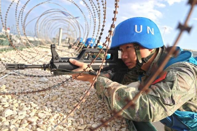 元旦假期 中国赴黎维和部队官兵营区战备忙_新浪财经_新浪网