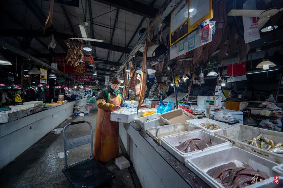 上海最有年味菜场落幕!相隔500多米,商贩们有了新家