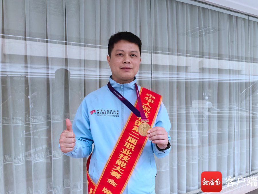 第二届全国职业技能大赛金牌获得者陈印霁.记者韩星 摄