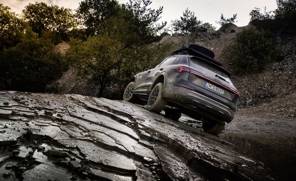 豪华电车也能玩越野 奥迪Q8 e-tron推出达喀尔限量版