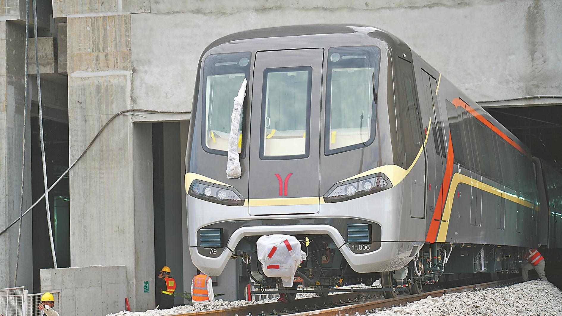 广州首条地铁环线首列车"到货" 载客量可达3460人