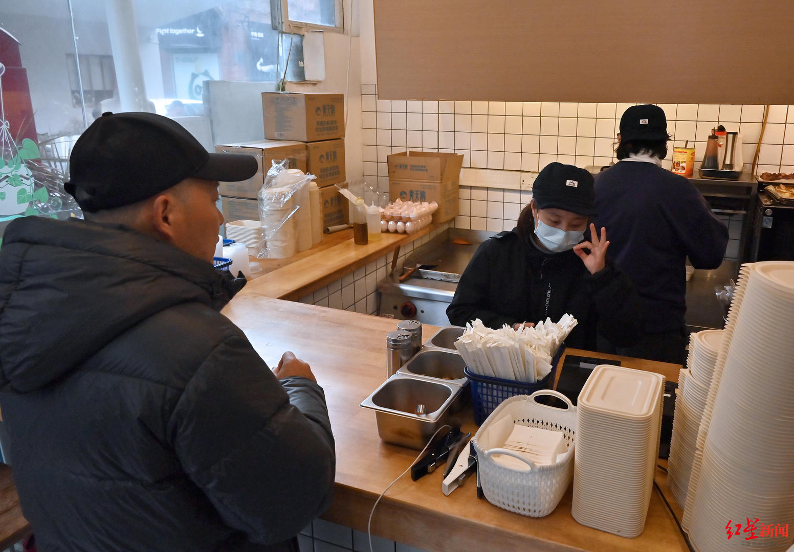 这家轻食餐厅所有店员都是听障人士