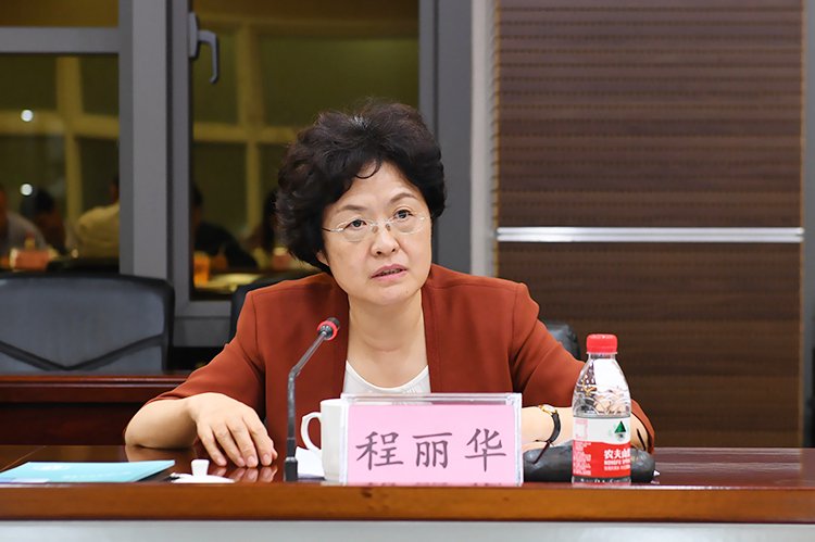 曾任青海省地方税务局副局长,党组成员,西宁市副市长,市政府党组成员