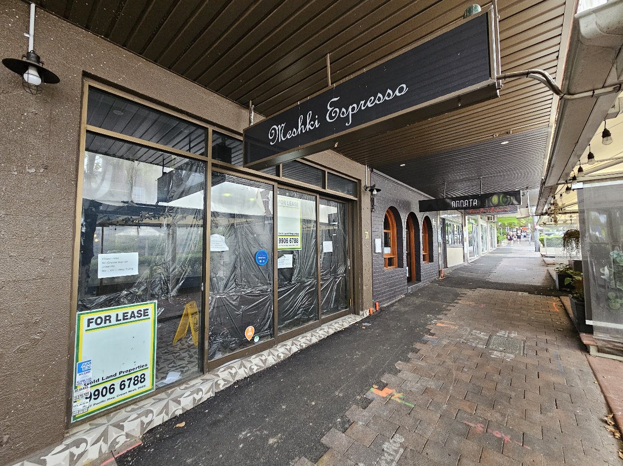 图片说明：1月2日，悉尼街头一家商铺停业，挂出地产出租的牌子。（李晓渝摄）