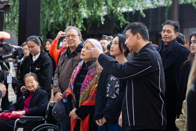 黄磊周迅汤唯汇聚这个江西小镇，赖声川丁乃竺倪妮手绘灯泡|戏剧_新浪财经_新浪网