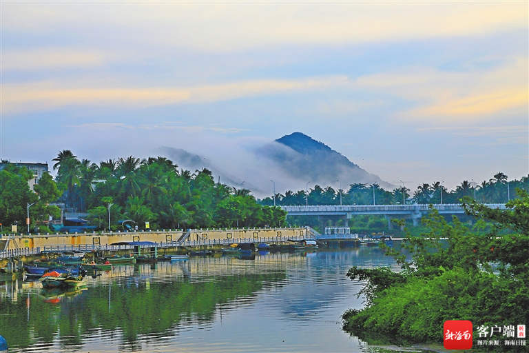 2001年8月,三亚市实行乡镇行政区划撤并,藤桥镇,林旺镇合并成立海棠湾