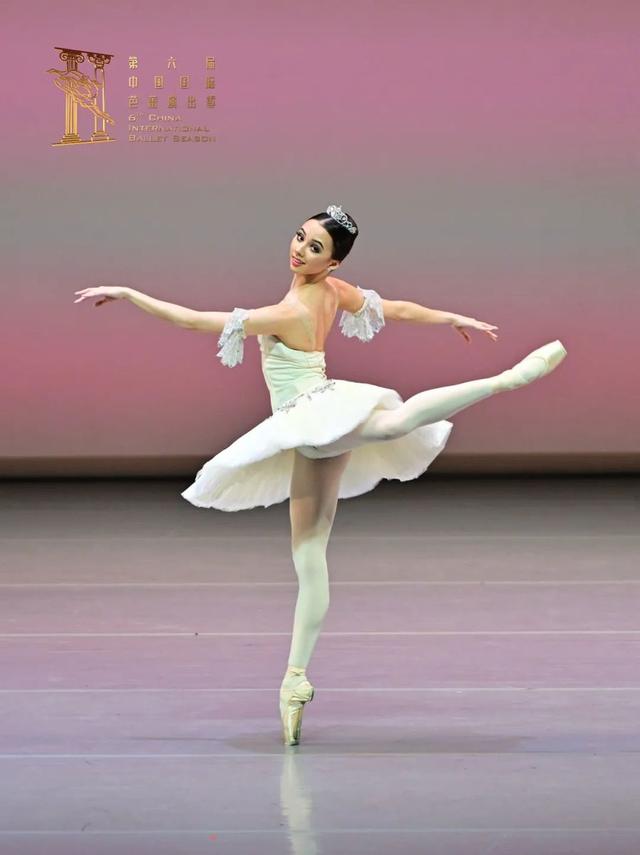 俄罗斯莫斯科大剧院芭蕾舞团首席伊丽莎维塔·科科列娃在《gala》演出