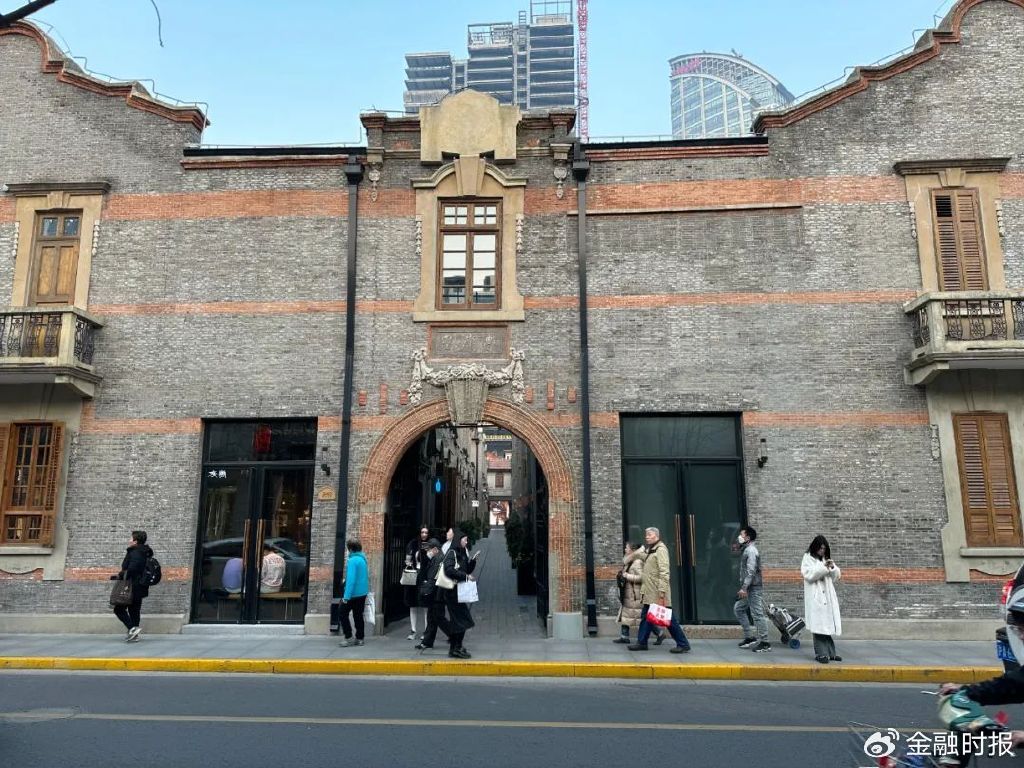 图为张园，是上海最大石库门建筑群，也是爷叔、玲子和葛老师的家。