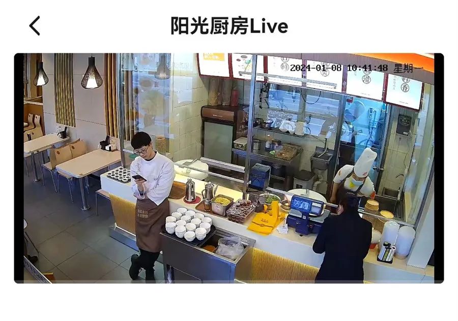 上海多家外卖后厨真实照片流出!消费者吐槽:摄像头被动过手脚.