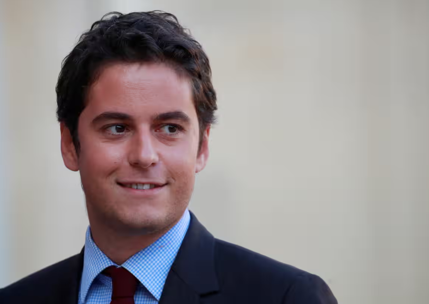 含着金钥匙出生的准90后当选法国总理反对派痛批马克龙选了一个小号