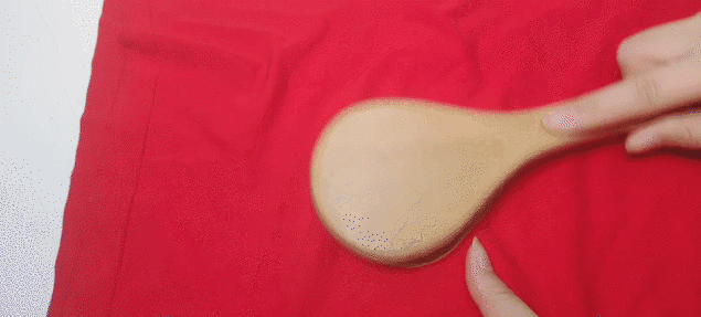 ▲实测刷子用力摩擦完全不起球