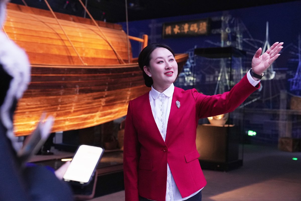 北京大运河博物馆中,刘萍进行讲解.记者 武亦彬/摄