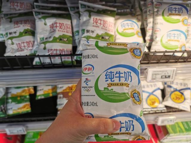 利乐枕包装牛奶。 新京报首席记者 郭铁 摄
