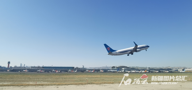 乌鲁木齐地窝堡国际机场外景.蔡志浩 摄