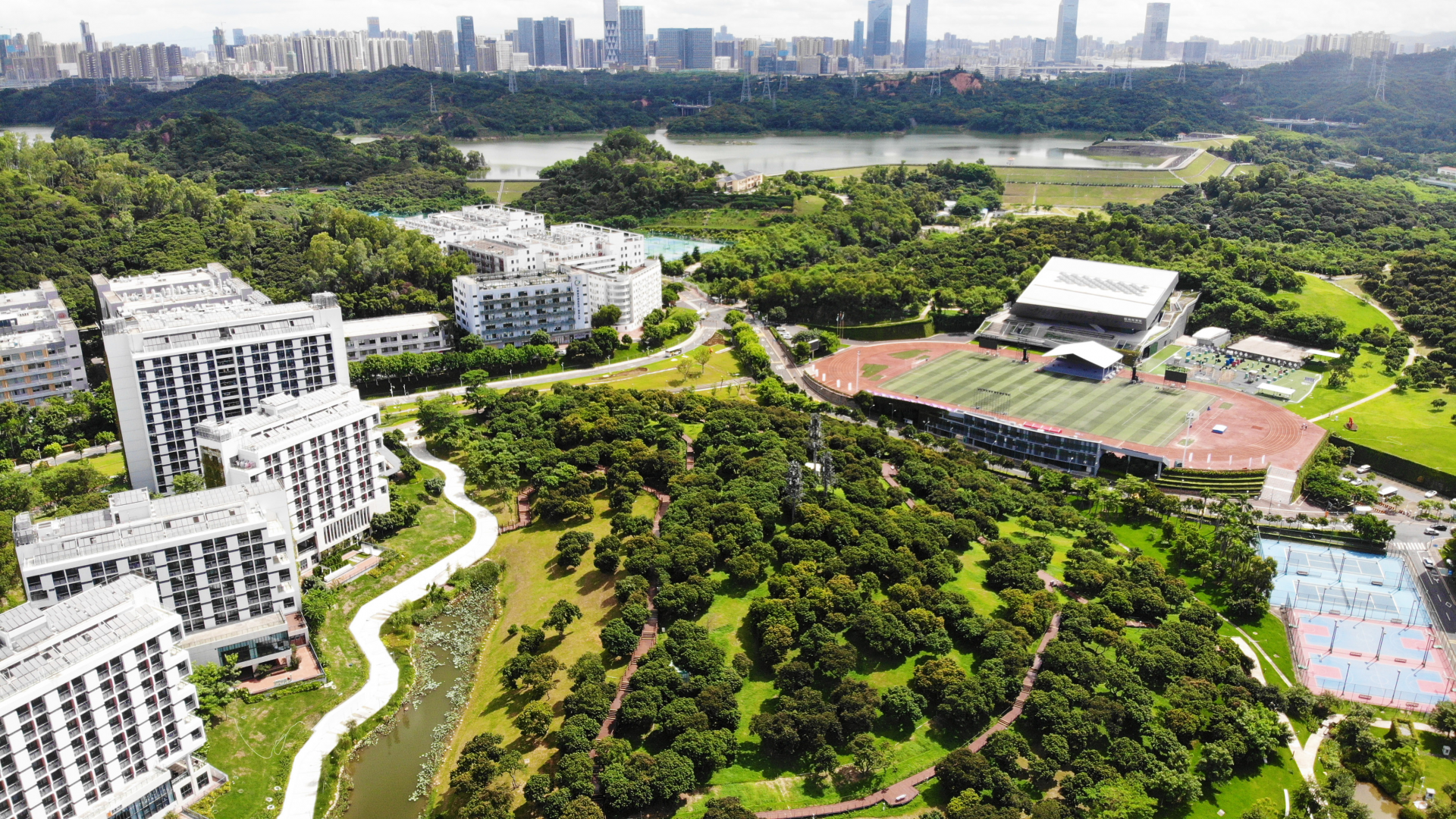 地,前沿思維匯聚地,科學知識普及地,一些大學還成了城市的著名地標