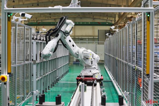 高质量发展成都行|揭秘成都火箭制造"数字工厂":效率提升2.