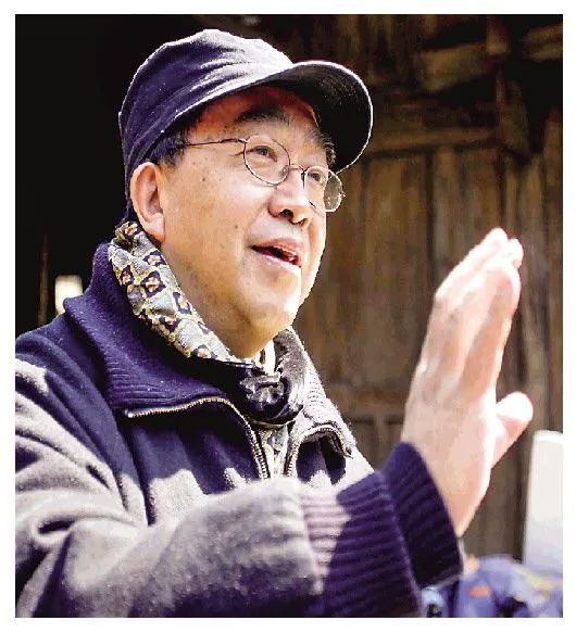 陈逸飞在执导电影《理发师》。资料片