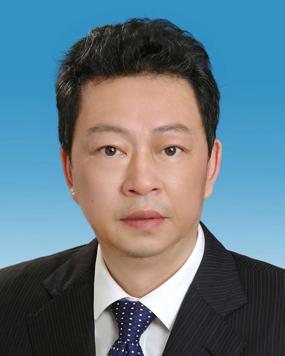 大学,农学学士,中共党员,现任荆门市委常委,市纪律检查委员会书记,市