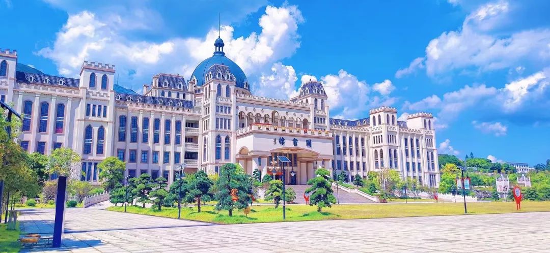 边建设:加快推动肇庆职教城(肇庆学院新校区)建设,推进广东工商职业