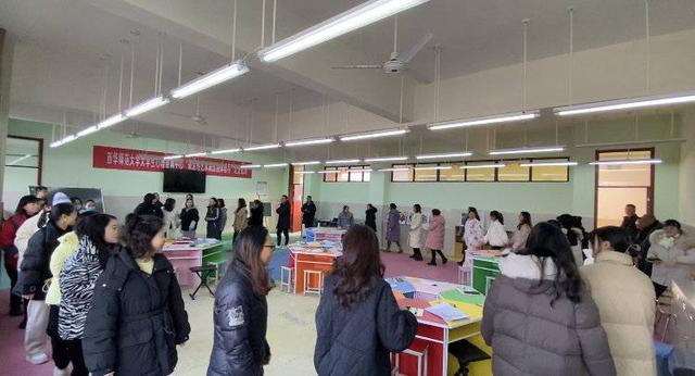 "表达性艺术减压"进校园 阆中市思源实验学校班主任教师上"心理团辅课