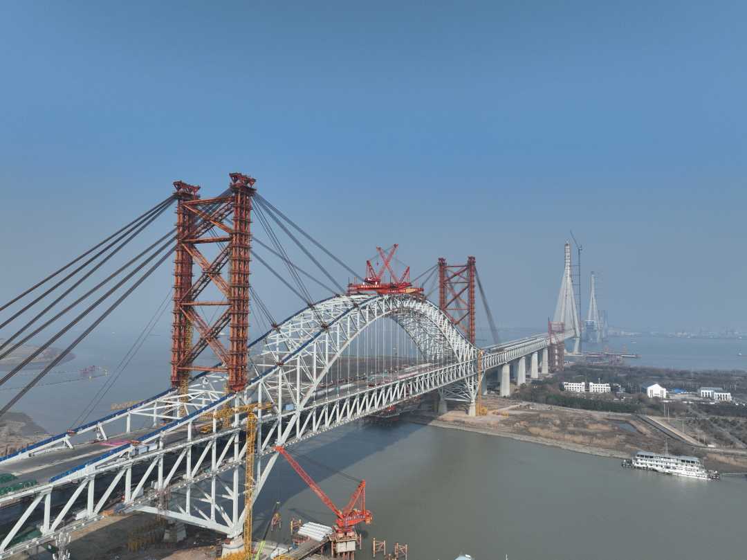 常泰长江大桥录安洲专用航道桥全景.(记者提供)
