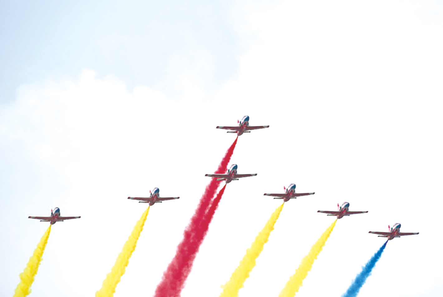 &nbsp;&nbsp;&nbsp;&nbsp;"红鹰"飞行表演队参加中国空军航空开放活动