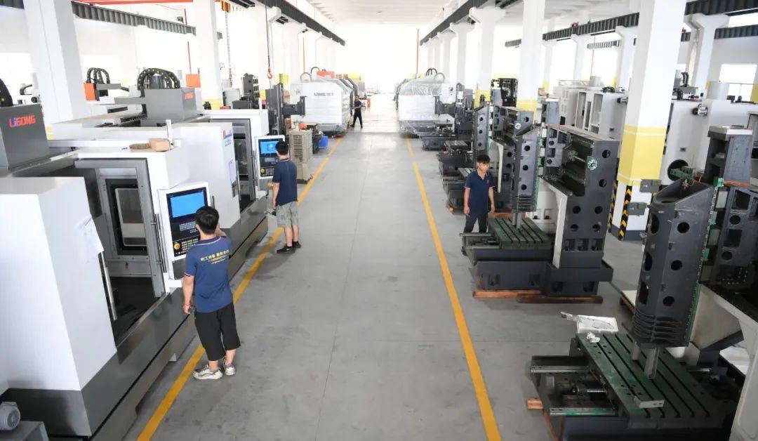 阳春产业转移工业园精密机械制造企业生产车间.植兰裕 摄
