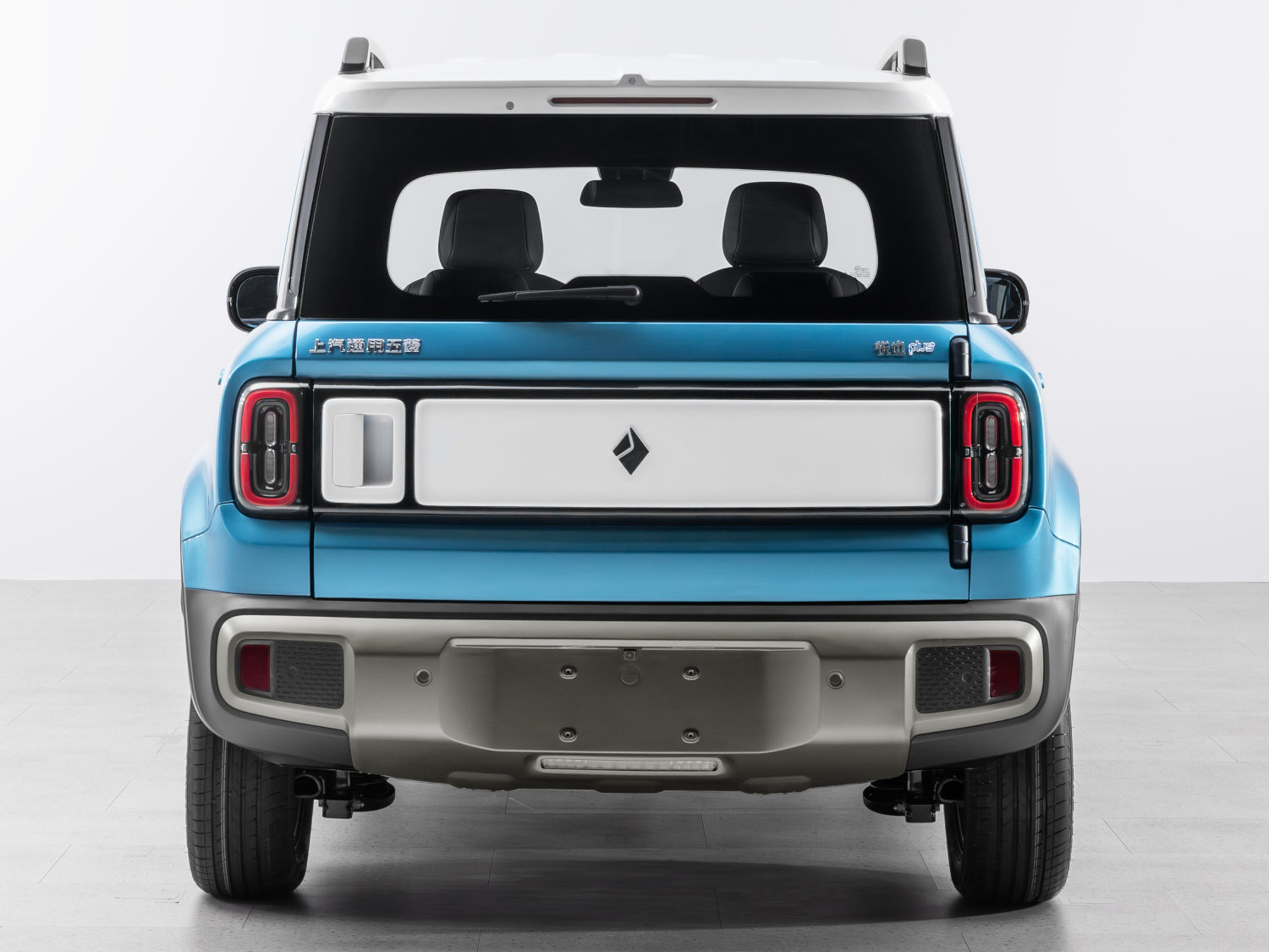 宝骏悦也 PLUS 五门车型申报图亮相，含蓝、白、橄榄绿三种配色