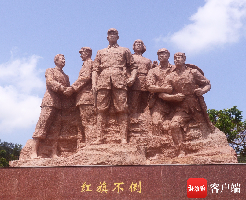 《红旗不倒》雕塑作品(受访者 供图)