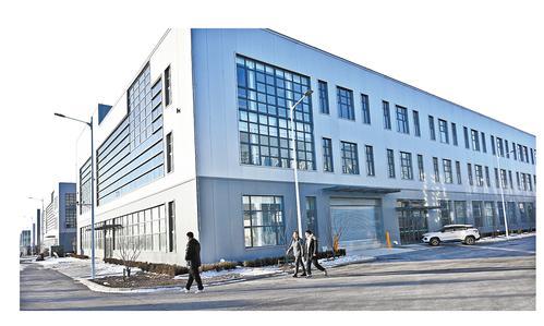 1月5日拍摄的张家口空港经济开发区标准化厂房外景.