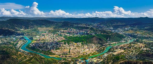 攀枝花城市全景 王东摄