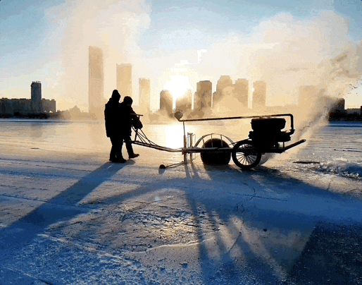 △1月12日，存冰工作进行时