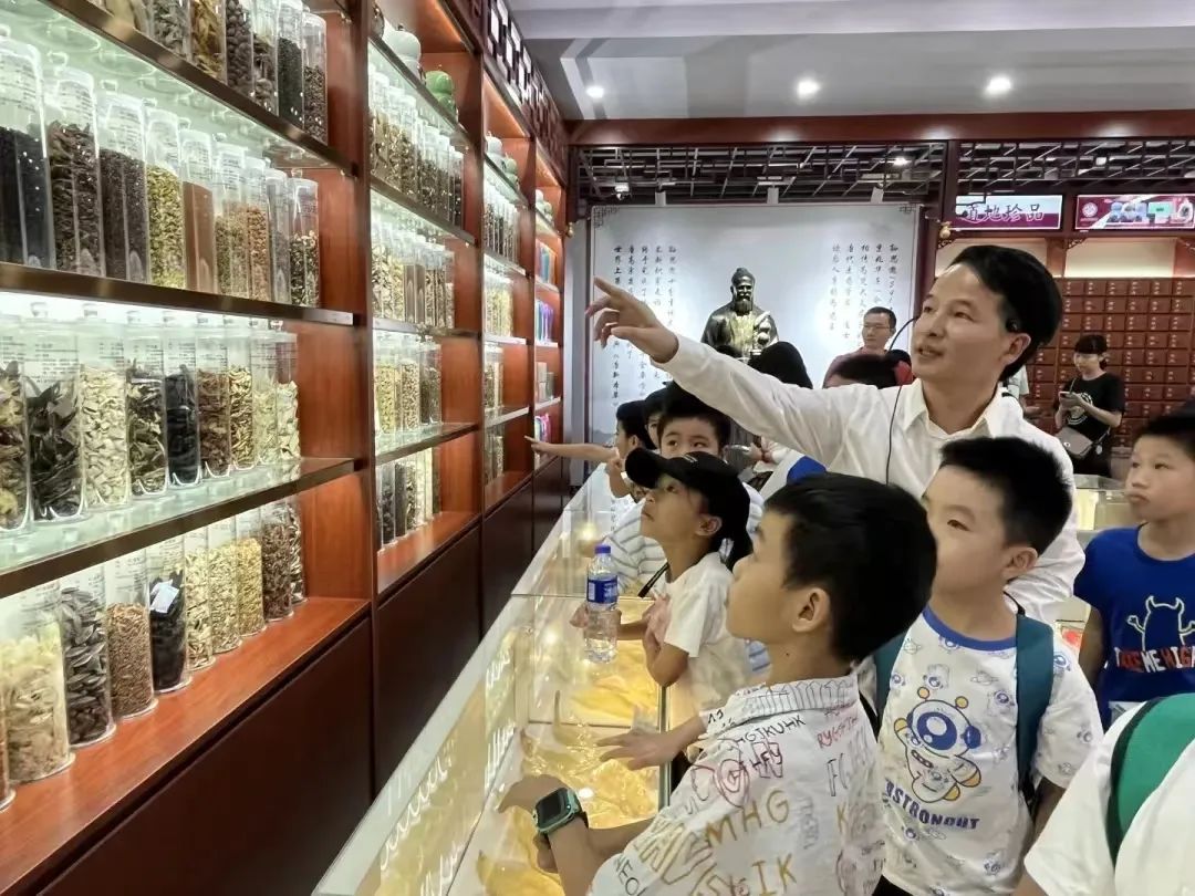 关键时刻免费赠药75万份他带领这家本土药房益街坊