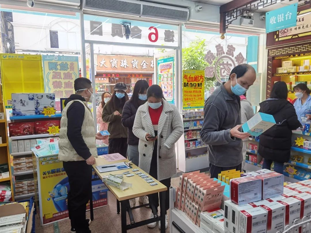 解了很多家庭燃眉之急最终免费赠出75万份又筹集到百万份药品陈健帆不