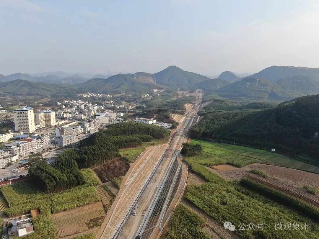又有新进展!柳梧铁路全线首根路基接触网基础施工在象州完成_新浪财经_新浪网