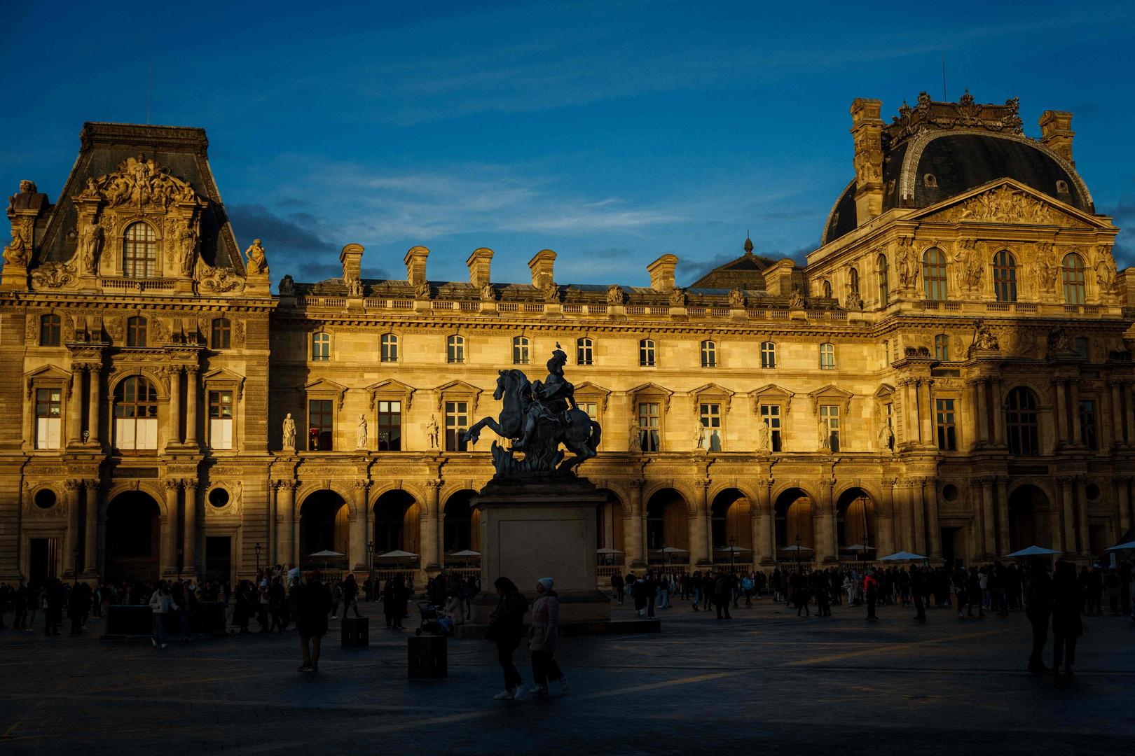 法国卢浮宫门票七年来首次涨价，约合人民币170元