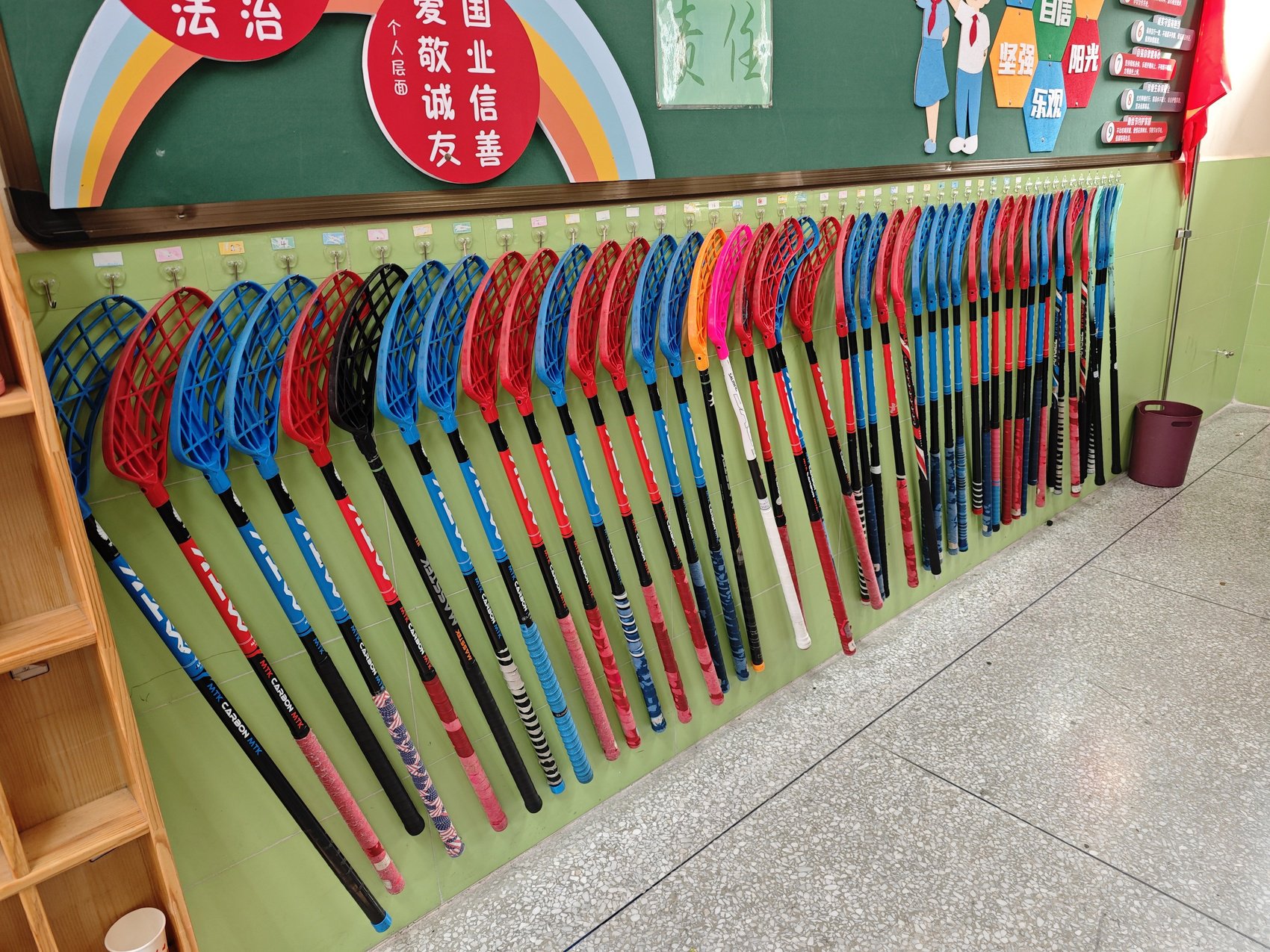 软式曲棍球器材.郑志浩 摄