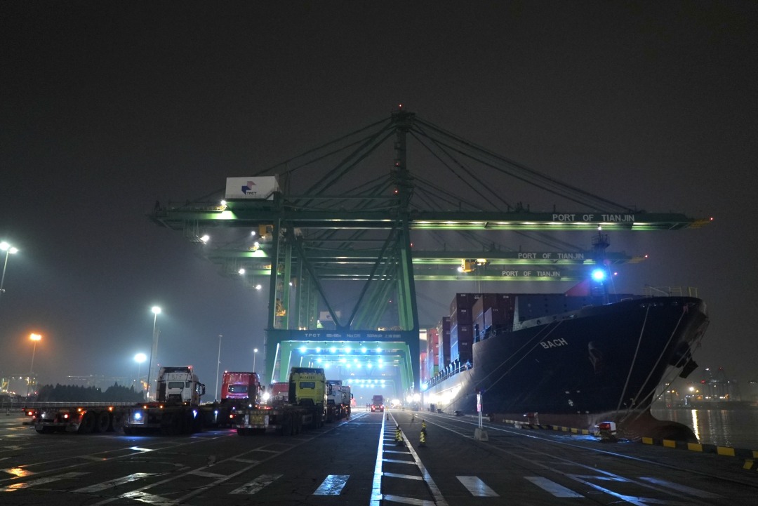 天津港夜景