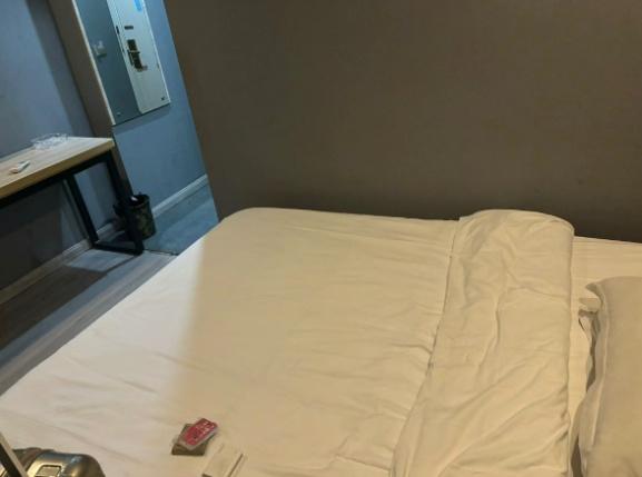 图说:江夏所住江阴旅馆的房间内部. 图源:受访者