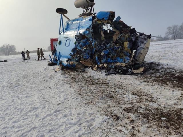 1月17日，吉尔吉斯斯坦首都比什凯克郊外，坠毁米-8军用直升机的残骸。 新华社 罗曼 摄