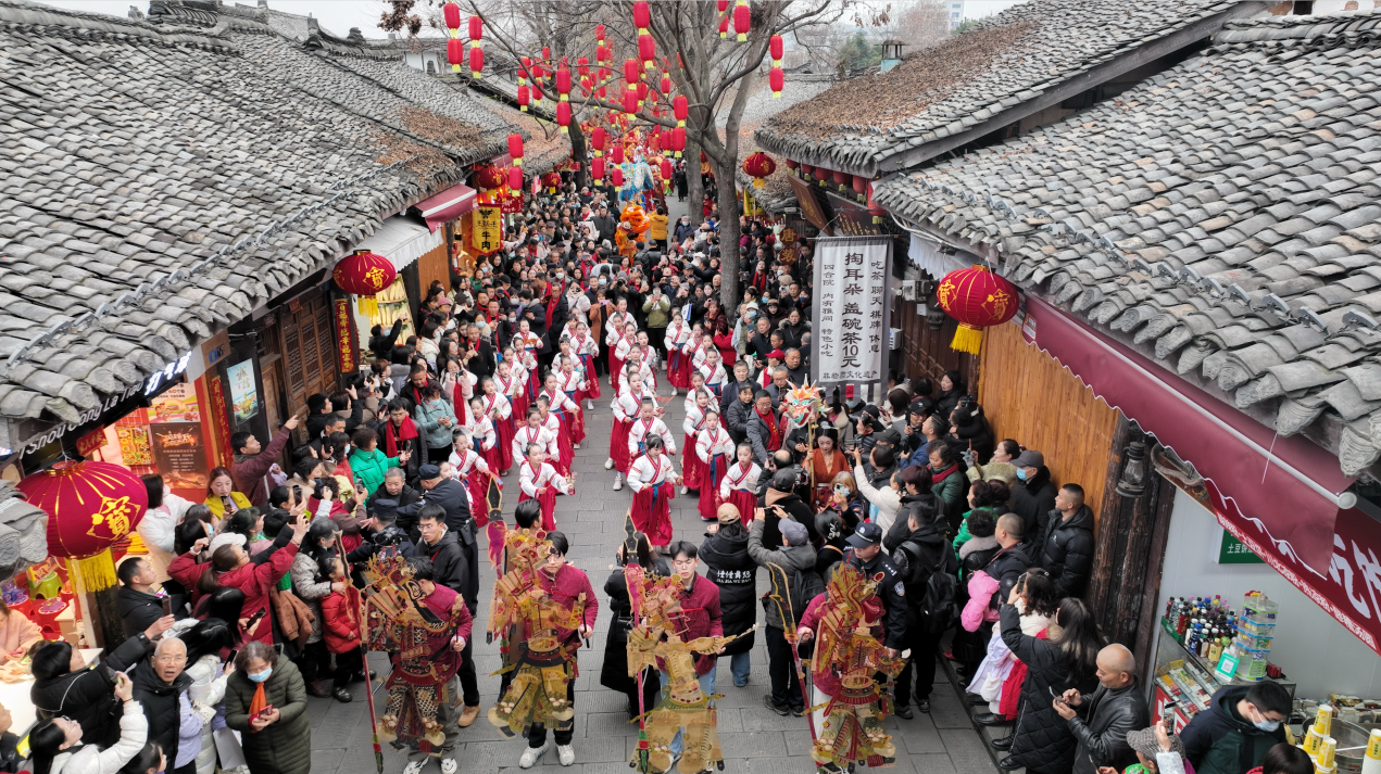 过了腊八就是年阆中古城过大年活动正式启动被誉为春节文化活化石