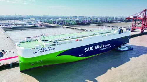 全球现役装载量最大的清洁能源滚装船首航欧洲