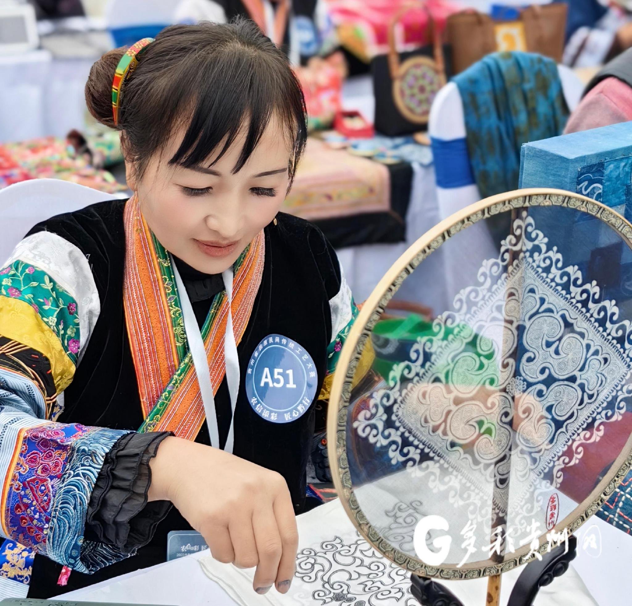 【两会·前瞻】杨美代表:加强绣娘蜡染刺绣技能培训|全国两会_新浪