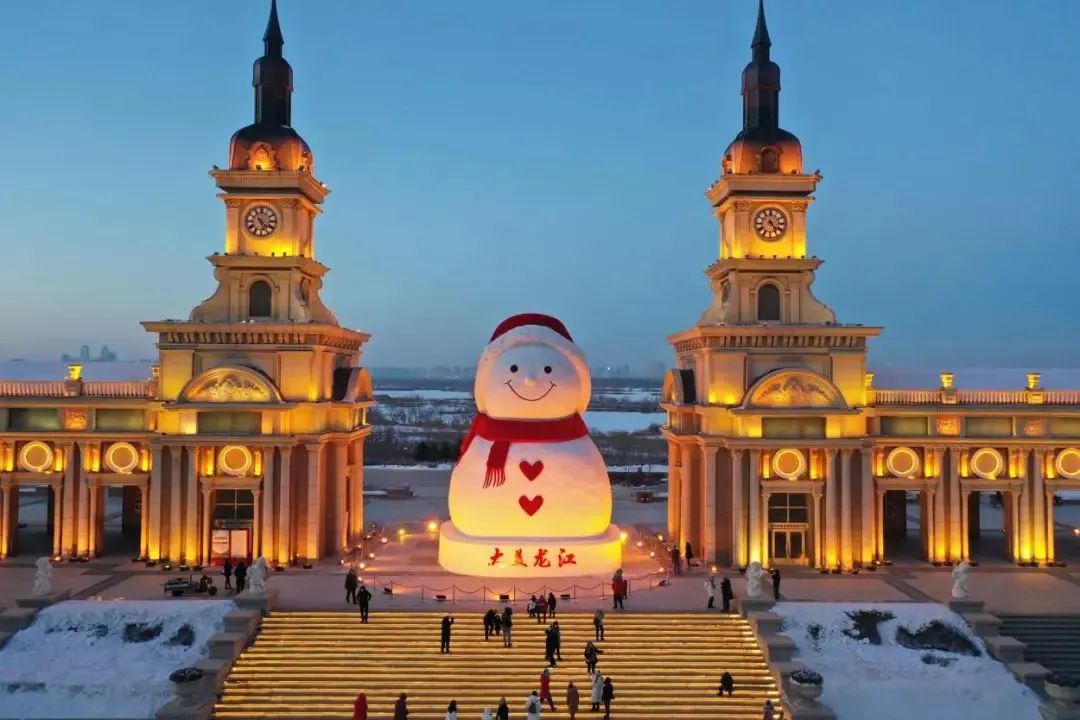 (图为哈尔滨群力音乐公园大雪人,来源:摄图网)