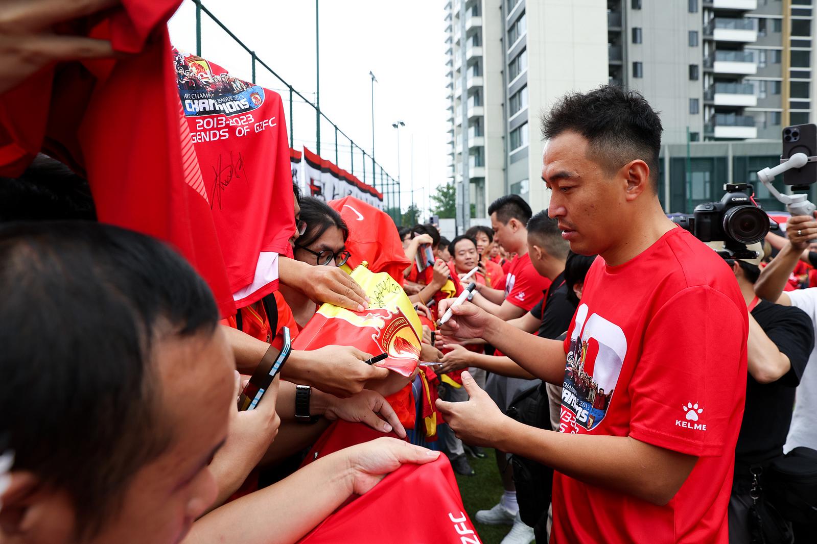 被仲裁欠薪逾三千万元,广州足球队准入告急,面临解散危机_新浪财经