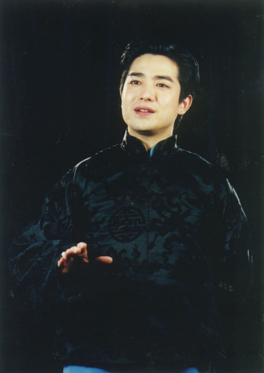 1988年,作为沪剧新秀,孙徐春举办第一个个人演唱会,引起轰动.